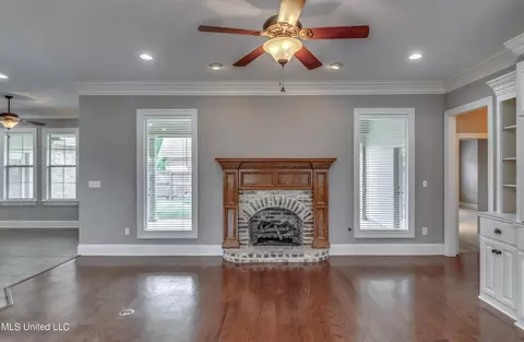Living - 105 W Legacy Dr, Brandon, MS 39042 photo 2 of 3