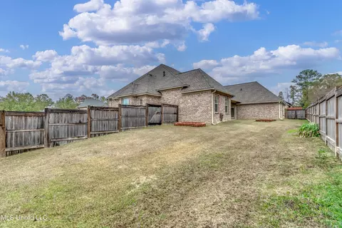 Exterior - 105 W Legacy Dr, Brandon, MS 39042 photo 12 of 14