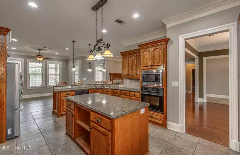 Kitchen - 105 W Legacy Dr, Brandon, MS 39042 photo 3 of 8