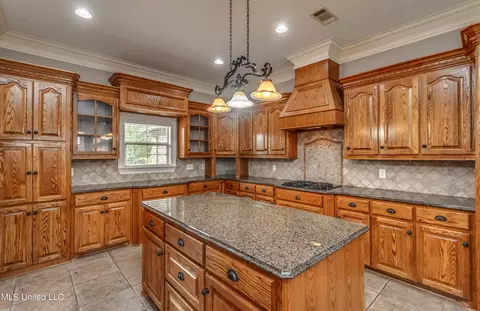 Kitchen - 105 W Legacy Dr, Brandon, MS 39042 photo 6 of 8