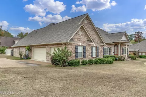 Exterior - 105 W Legacy Dr, Brandon, MS 39042 photo 3 of 14