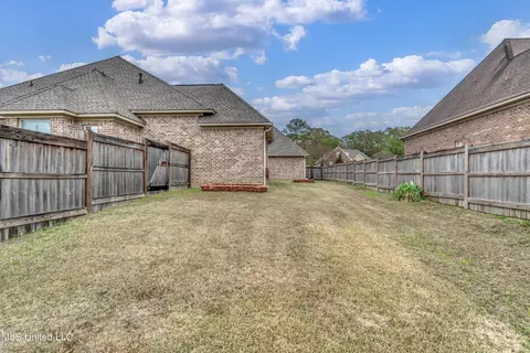 Exterior - 105 W Legacy Dr, Brandon, MS 39042 photo 13 of 14