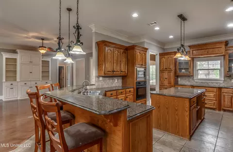 Kitchen - 105 W Legacy Dr, Brandon, MS 39042 photo 2 of 8