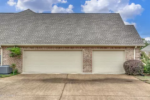 Exterior - 105 W Legacy Dr, Brandon, MS 39042 photo 7 of 14