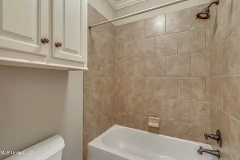 Bath - 105 W Legacy Dr, Brandon, MS 39042 photo 9 of 11