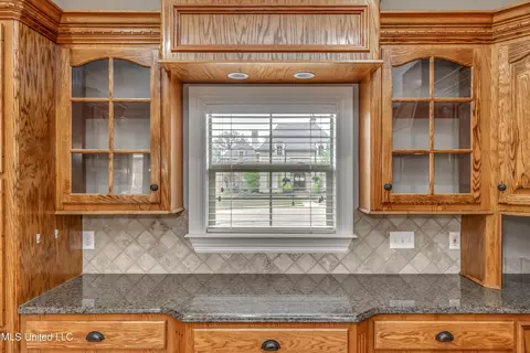 Kitchen - 105 W Legacy Dr, Brandon, MS 39042 photo 7 of 8