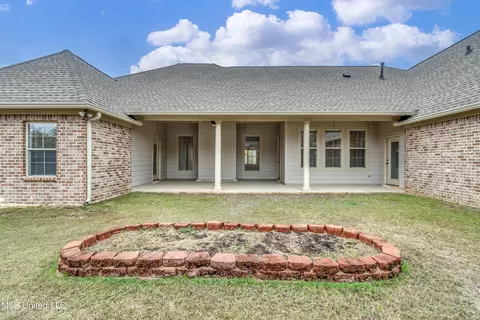 Exterior - 105 W Legacy Dr, Brandon, MS 39042 photo 11 of 14