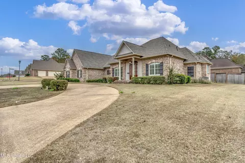 Exterior - 105 W Legacy Dr, Brandon, MS 39042 photo 5 of 14