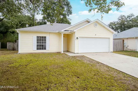 12158 Five Oaks Dr, Gulfport, MS 39503
