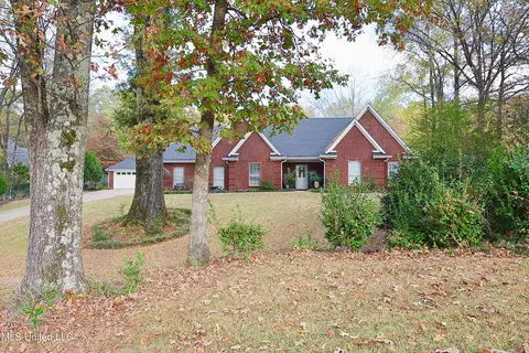 5370 Park Place Dr, Horn Lake, MS 38637