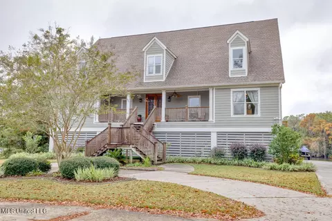 3981 Riverview Dr, Biloxi, MS 39532