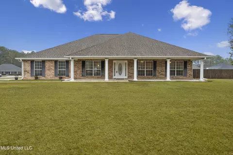 10276 Lake Forest Dr, Ocean Springs, MS 39565