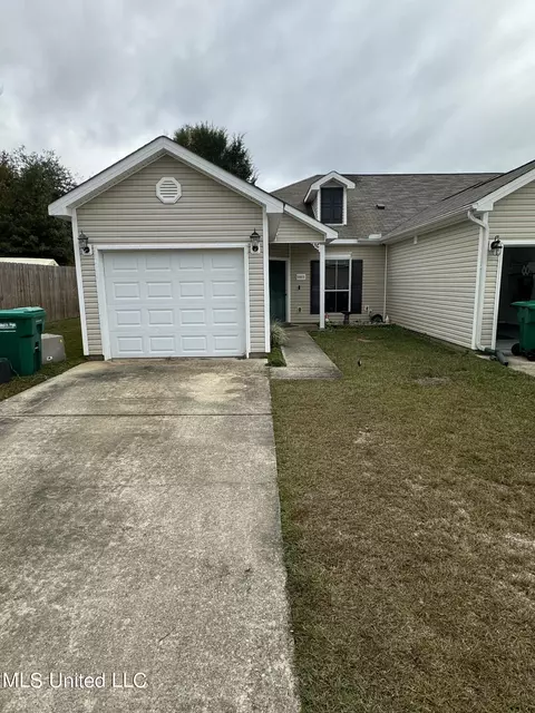 13505 Laurel Oaks Ln, Gulfport, MS 39503