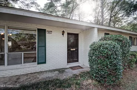 965 Briarwood Dr, Jackson, MS 39211