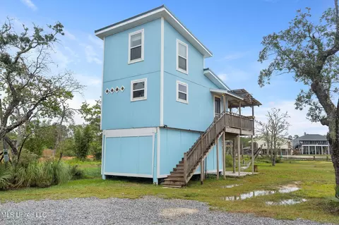 10250 E Bayou View Dr, Bay Saint Louis, MS 39520