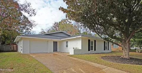 1309 Parktown Dr, Ocean Springs, MS 39564