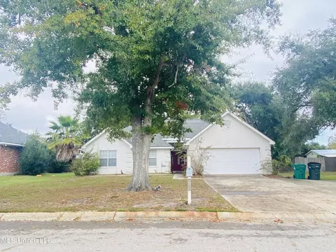 409 Pecan Park Dr, Bay Saint Louis, MS 39520