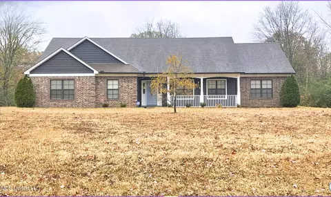 90 Woodsdale Cir, Byhalia, MS 38611