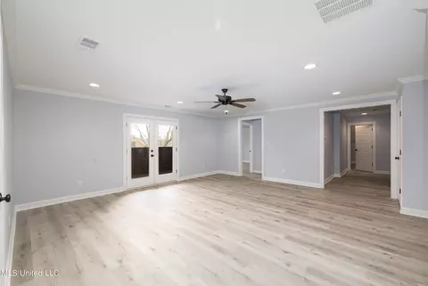 Living - 10975 Wiseman Dr, Olive Branch, MS 38654 photo 1 of 1