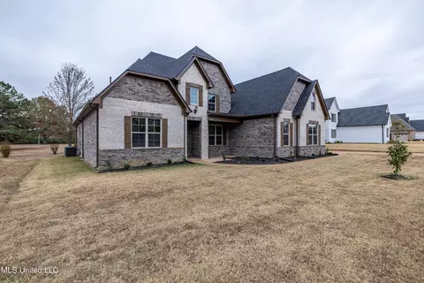 Exterior - 10975 Wiseman Dr, Olive Branch, MS 38654 photo 2 of 7