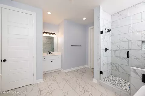 Bath - 10975 Wiseman Dr, Olive Branch, MS 38654 photo 3 of 6