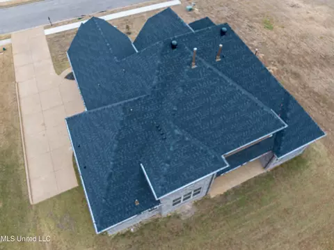 Exterior - 10975 Wiseman Dr, Olive Branch, MS 38654 photo 4 of 7