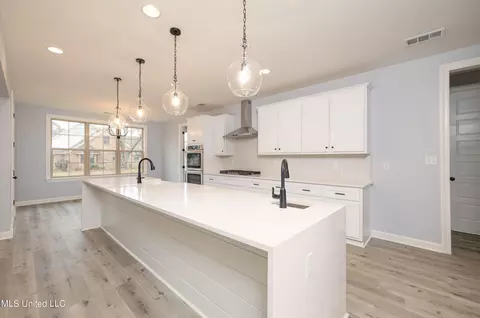 Kitchen - 10975 Wiseman Dr, Olive Branch, MS 38654 photo 2 of 4