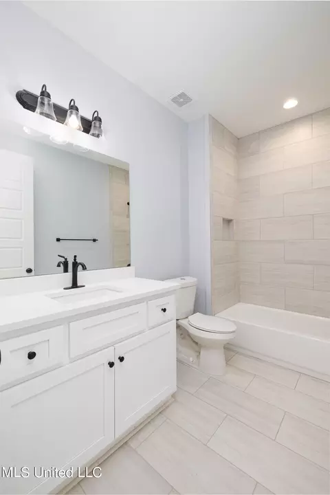 Bath - 10975 Wiseman Dr, Olive Branch, MS 38654 photo 1 of 6