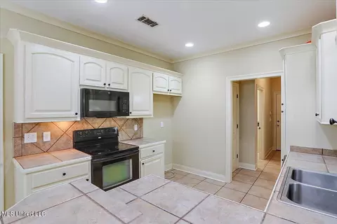 609 Oakview Way, Byram, MS 39272 photo 7