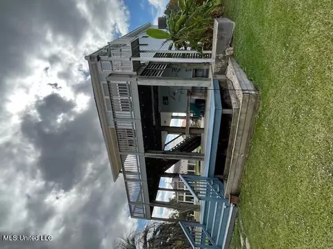 112 Edith Dr, Bay Saint Louis, MS 39520