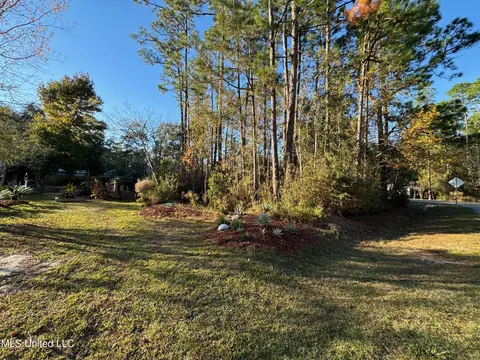 9934 Kahana St, Diamondhead, MS 39525