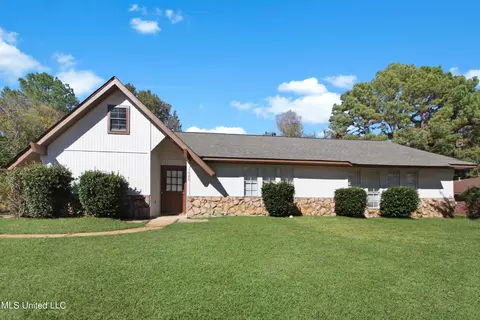 1503 Rosemont Dr, Clinton, MS 39056