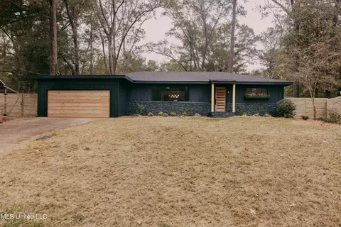 1824 Parkridge Dr, Jackson, MS 39211