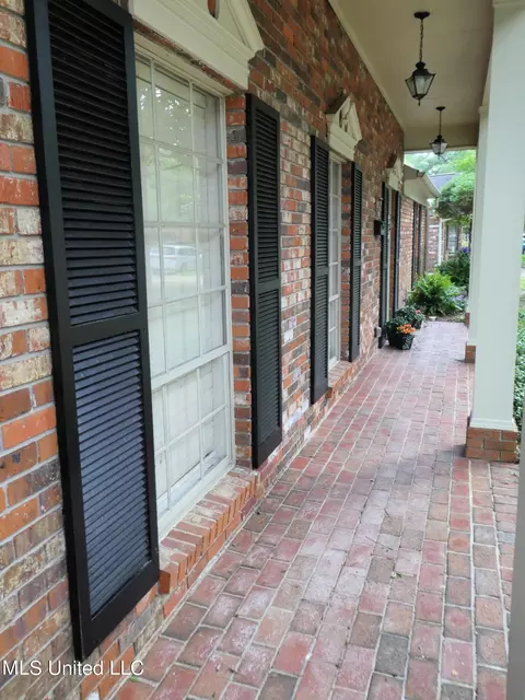 5346 Red Fox Rd, Jackson, MS 39211 photo 2