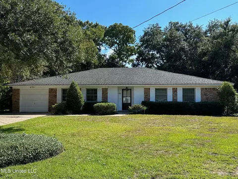 3912 Clifton Ave, Pascagoula, MS 39581