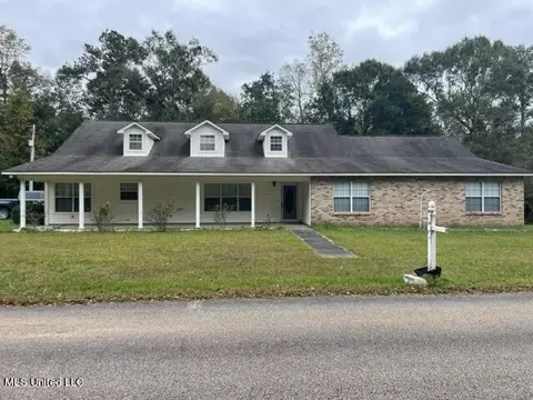 16038 Hart Ln, Kiln, MS 39556