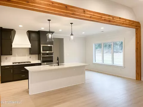 Kitchen - 5043 Camp Crossing Xing, Hernando, MS 38632 photo 5 of 5