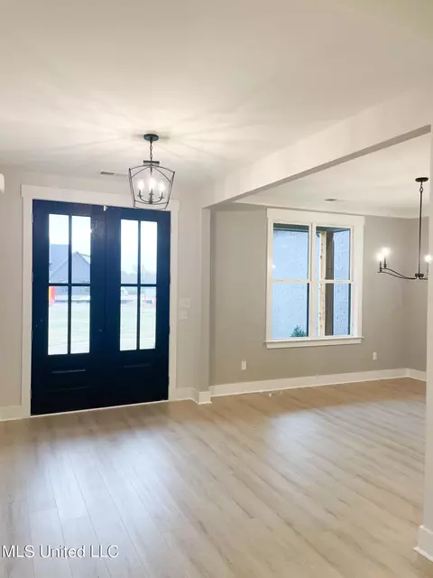 Entry Way - 5043 Camp Crossing Xing, Hernando, MS 38632 photo 1 of 3