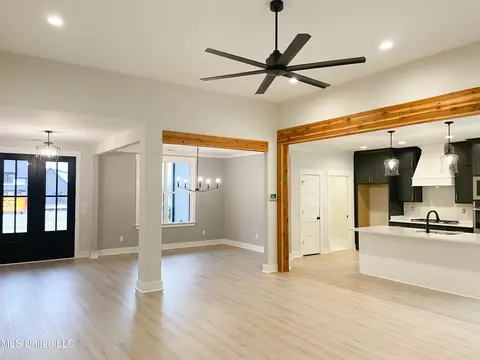 Living - 5043 Camp Crossing Xing, Hernando, MS 38632 photo 3 of 3