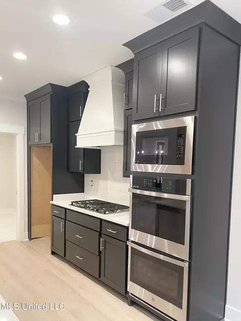 Kitchen - 5043 Camp Crossing Xing, Hernando, MS 38632 photo 3 of 5