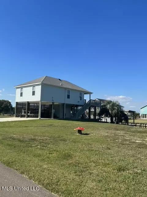 114 Edith Dr, Bay Saint Louis, MS 39520