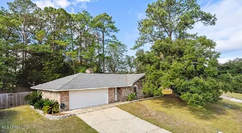 6001 Moreton Pl, Ocean Springs, MS 39564
