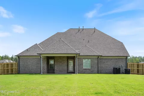 Exterior - 5327 Malone Rd N Rd, Olive Branch, MS 38654 photo 4 of 6