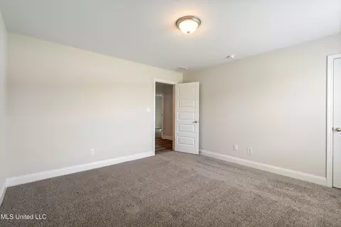 Bedroom - 5327 Malone Rd N Rd, Olive Branch, MS 38654 photo 4 of 6
