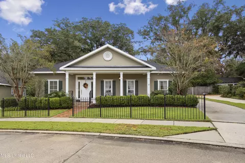 1529 Magnolia St #4, Gulfport, MS 39507