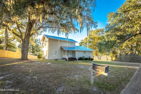 804 Powells Point Dr, Gautier, MS 39553
