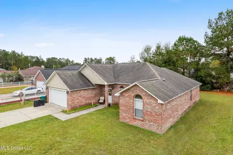 2001 Highland Dr, Gautier, MS 39553
