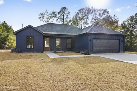 3177 Toncrey Rd, D'iberville, MS 39540