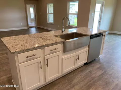 8007 Crawford Dr, Long Beach, MS 39560 photo 5