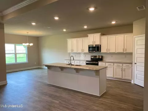 8007 Crawford Dr, Long Beach, MS 39560 photo 4